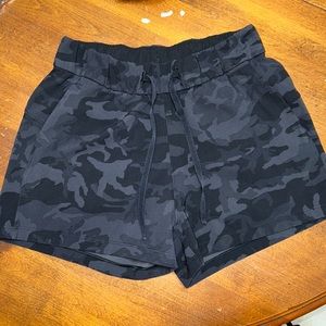 Lululemon On The Fly shorts *discontinued